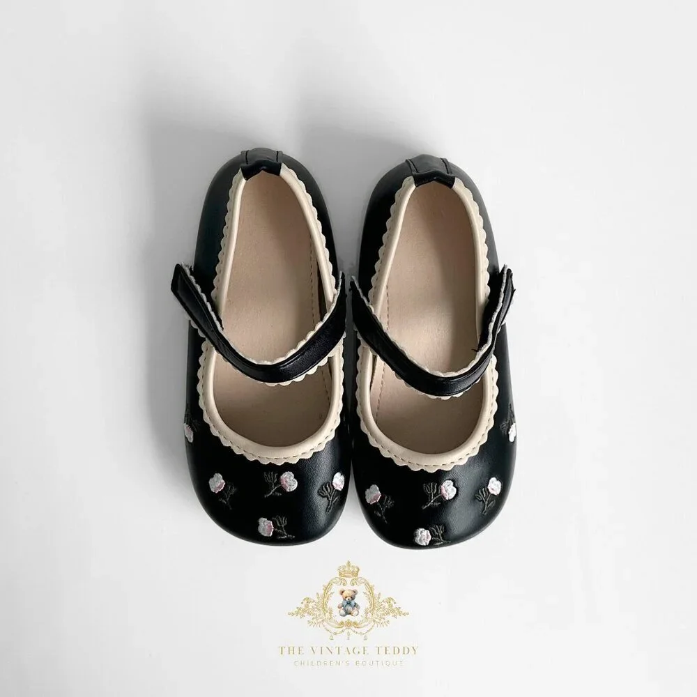 NWT Pretty Girls Mary Jane Flats Embroidered Cute Children's Shoes Black 3.5